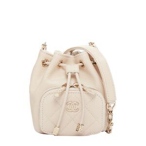 CHANEL nude grained leather quilted CC pocket bucket crossbody chain bag